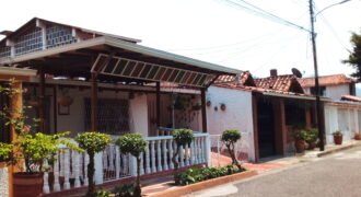 CASA EN URBANIZACIÓN PRIVADA  EN AV. ROTARIA, SAN CRISTÓBAL, ESTADO TÁCHIRA, VENEZUELA.
